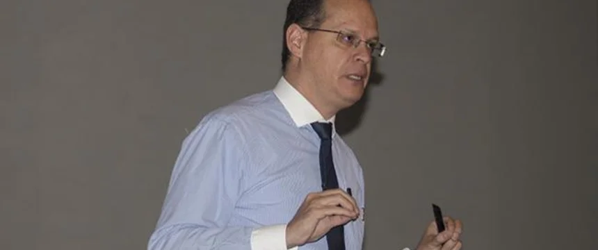 webnota_conferencia_andres_franco_utadeo_en_la_antartida_20170406_001_0.jpg