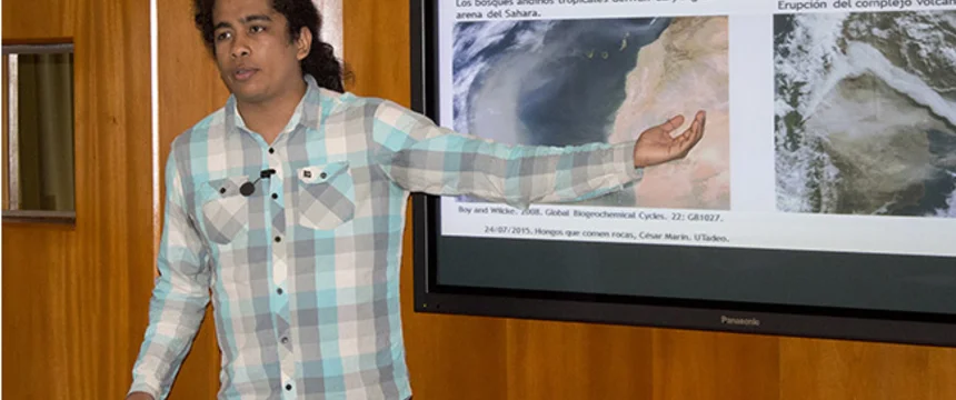 webnota_conferencia_hongos_que_comen_piedras_20150724_006.jpg