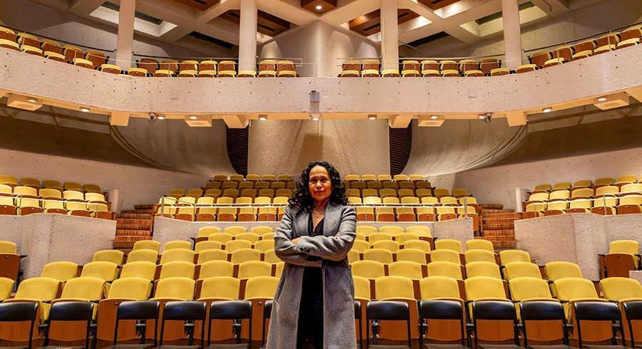 angelabeltran-auditorio-directorautadeomas-retrato-portada.jpg